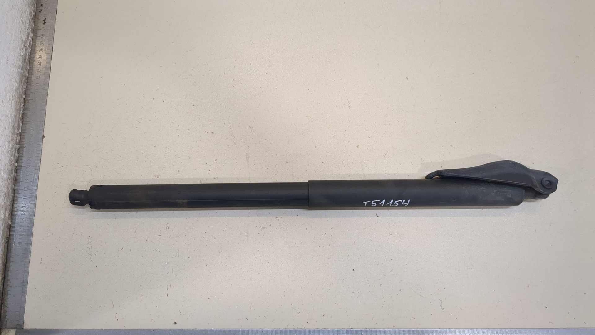 Амортизатор крышки багажника