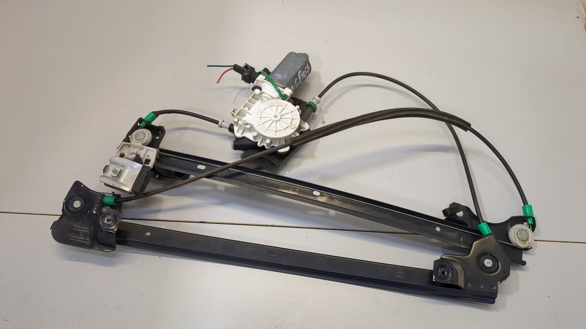 Стеклоподъемник электр. передний правый