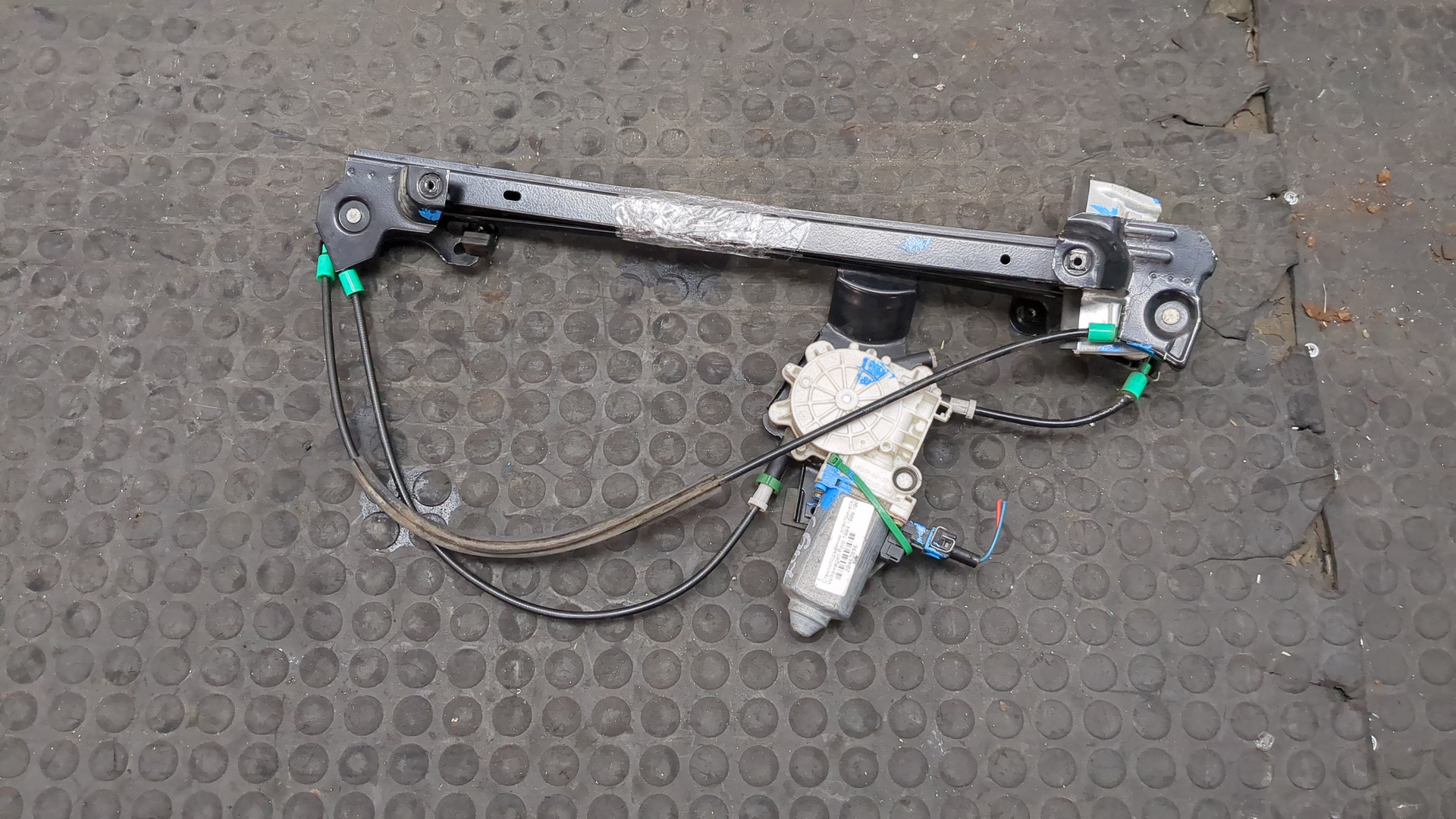 Стеклоподъемник электр. передний правый