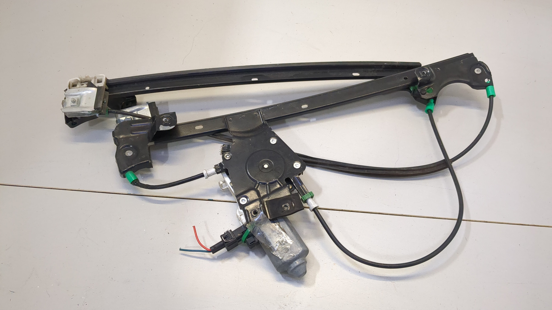 Стеклоподъемник электр. передний правый