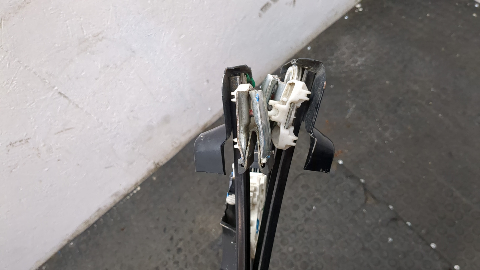 Стеклоподъемник электр. передний правый