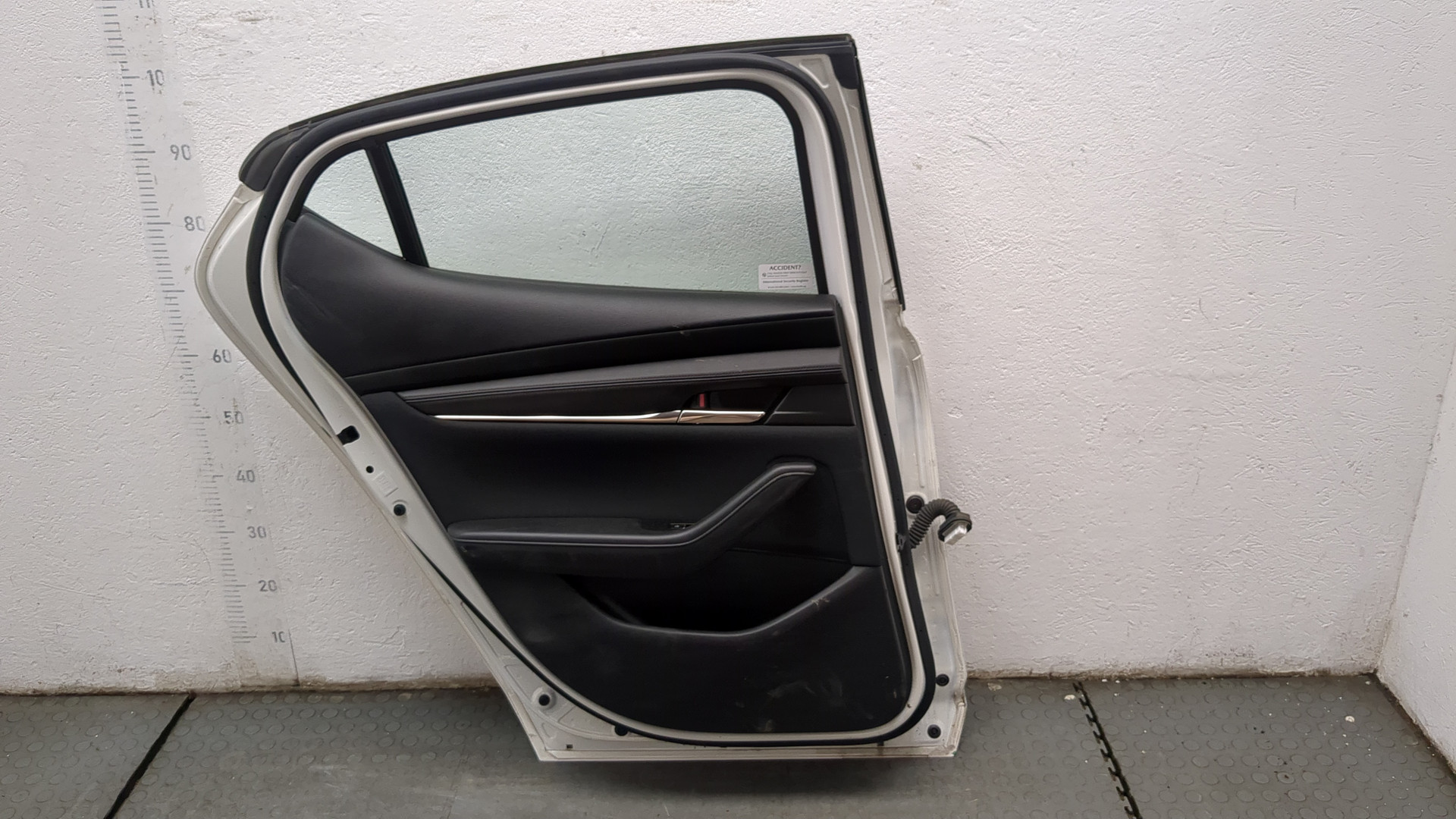 Дверь задняя левая
