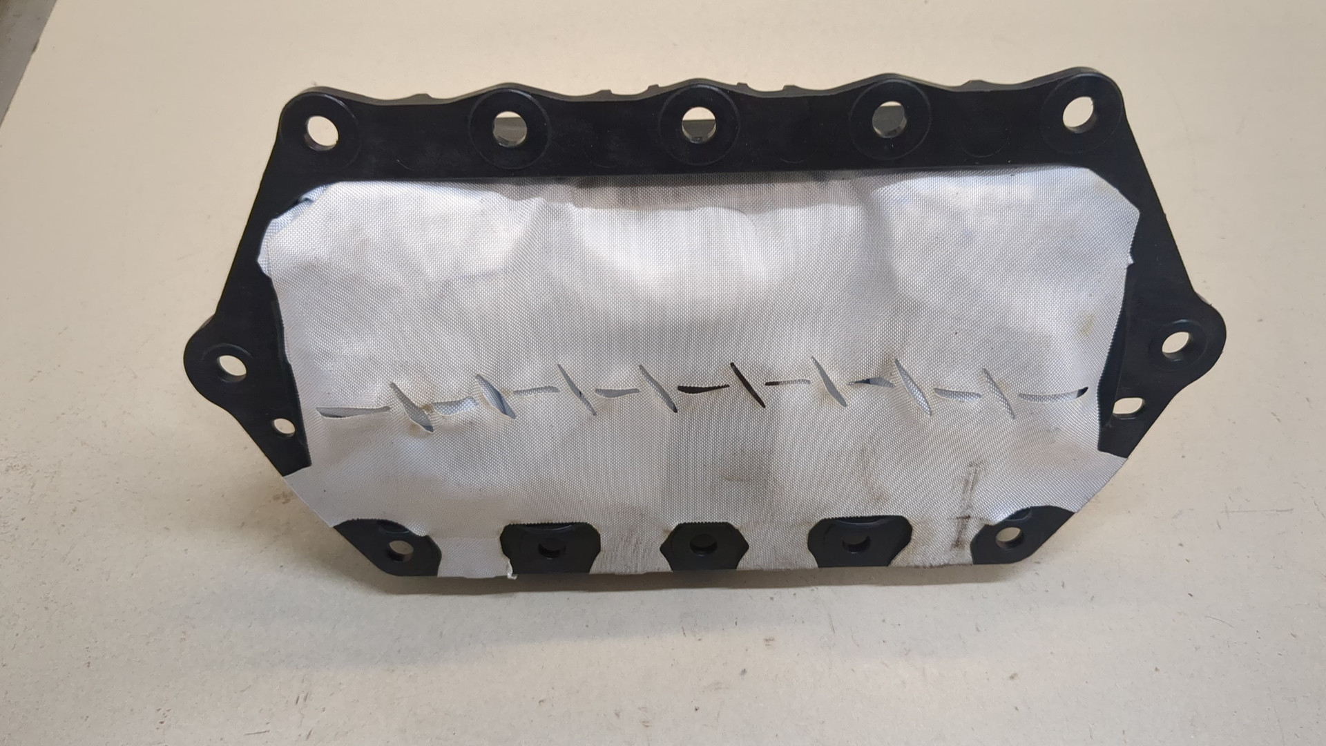 Подушка безопасности пассажирская (в торпедо)