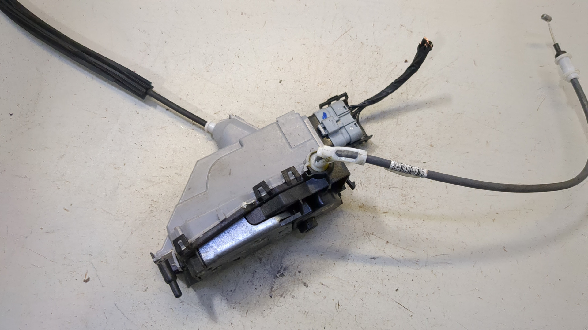 Замок двери задней правой