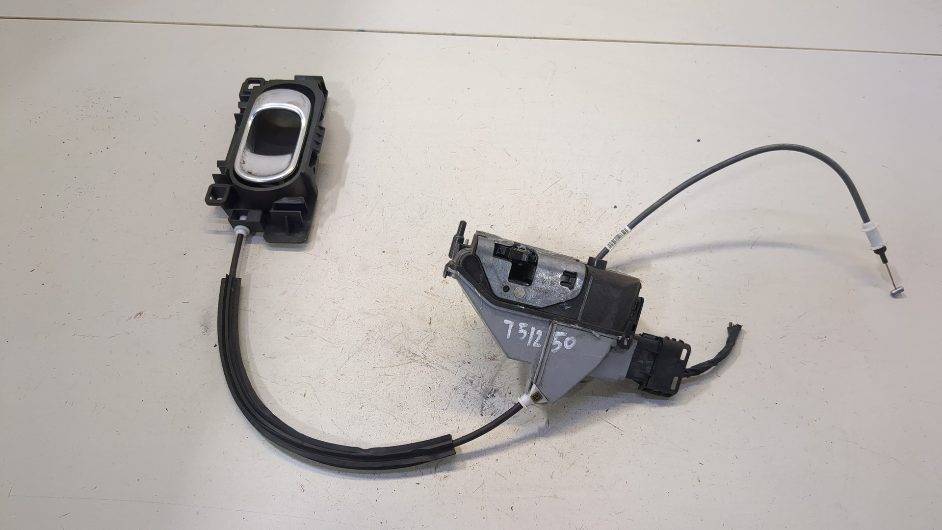 Замок двери задней правой