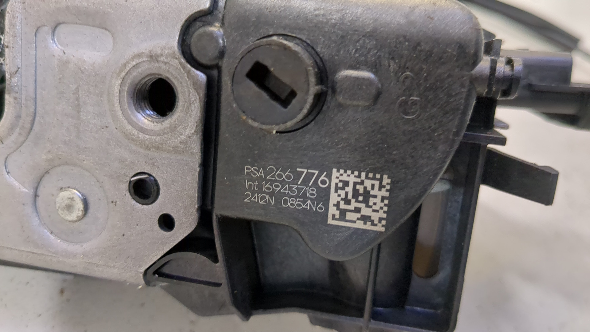 Замок двери задней левой