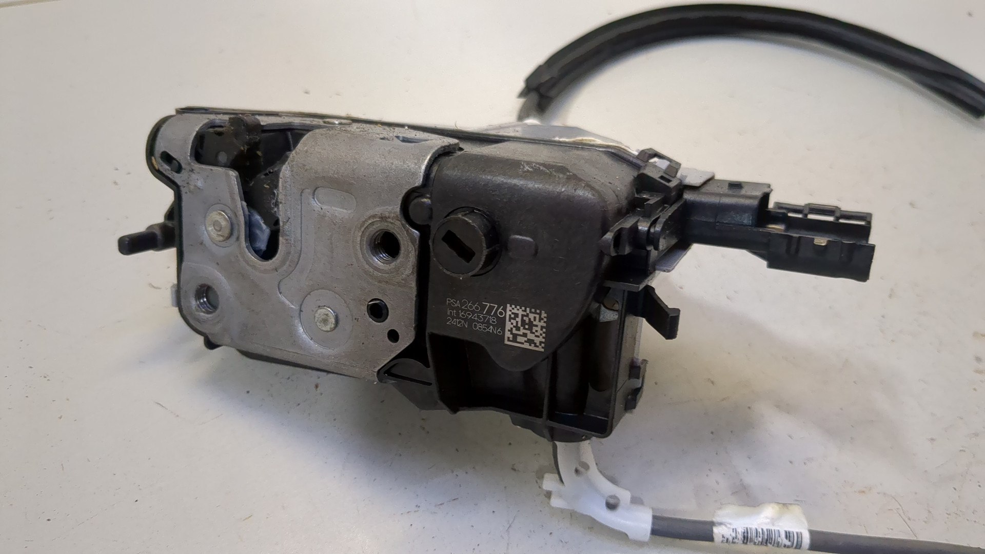 Замок двери задней левой