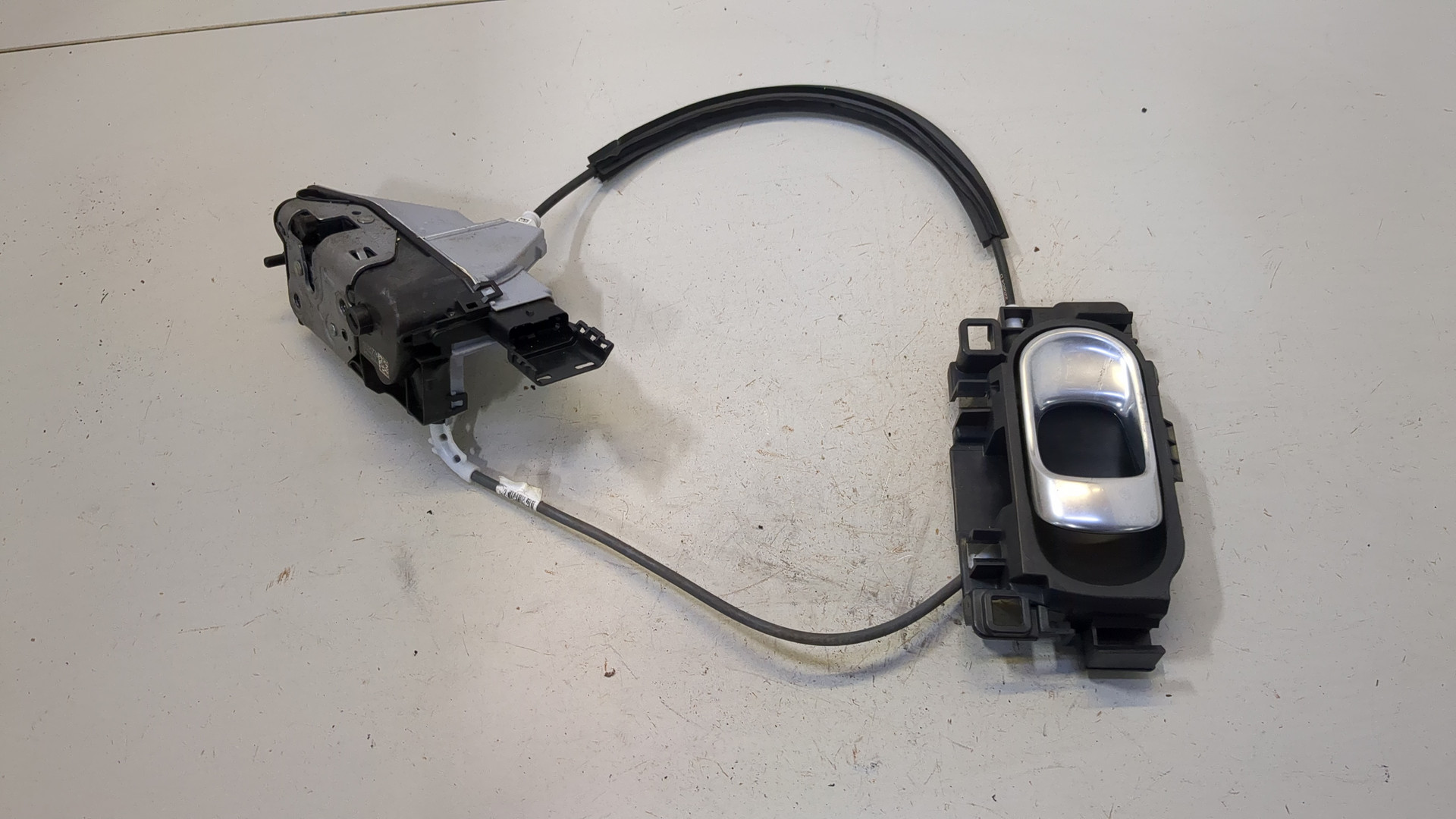 Замок двери задней левой