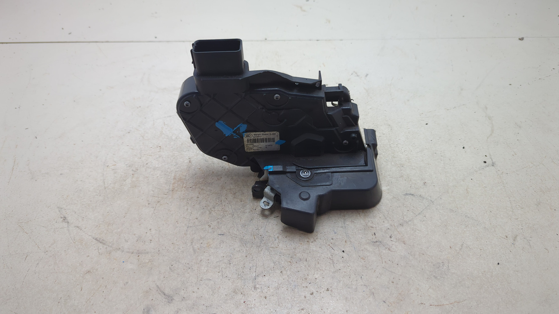 Замок двери задней левой