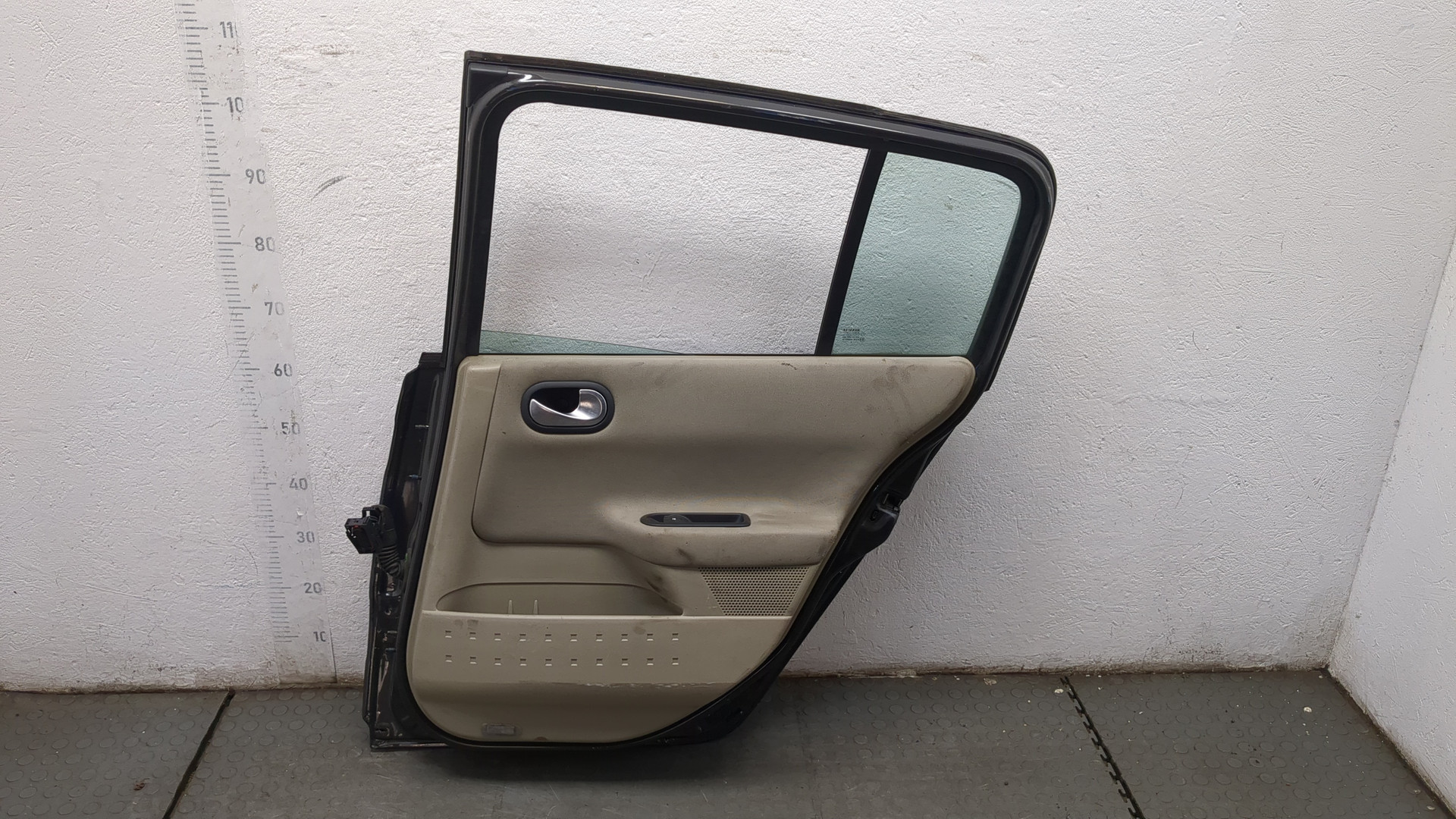 Дверь задняя правая