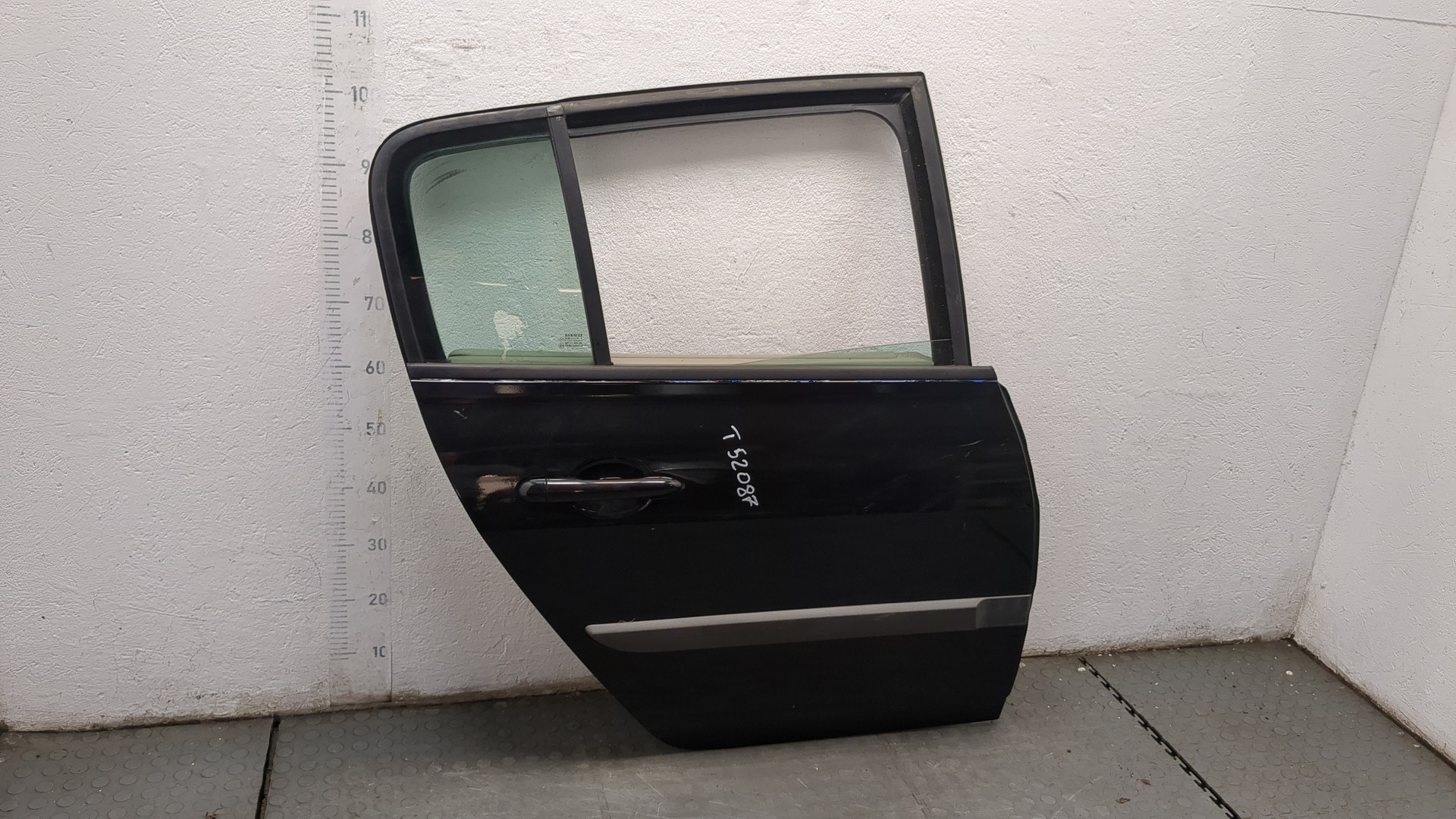 Дверь задняя правая