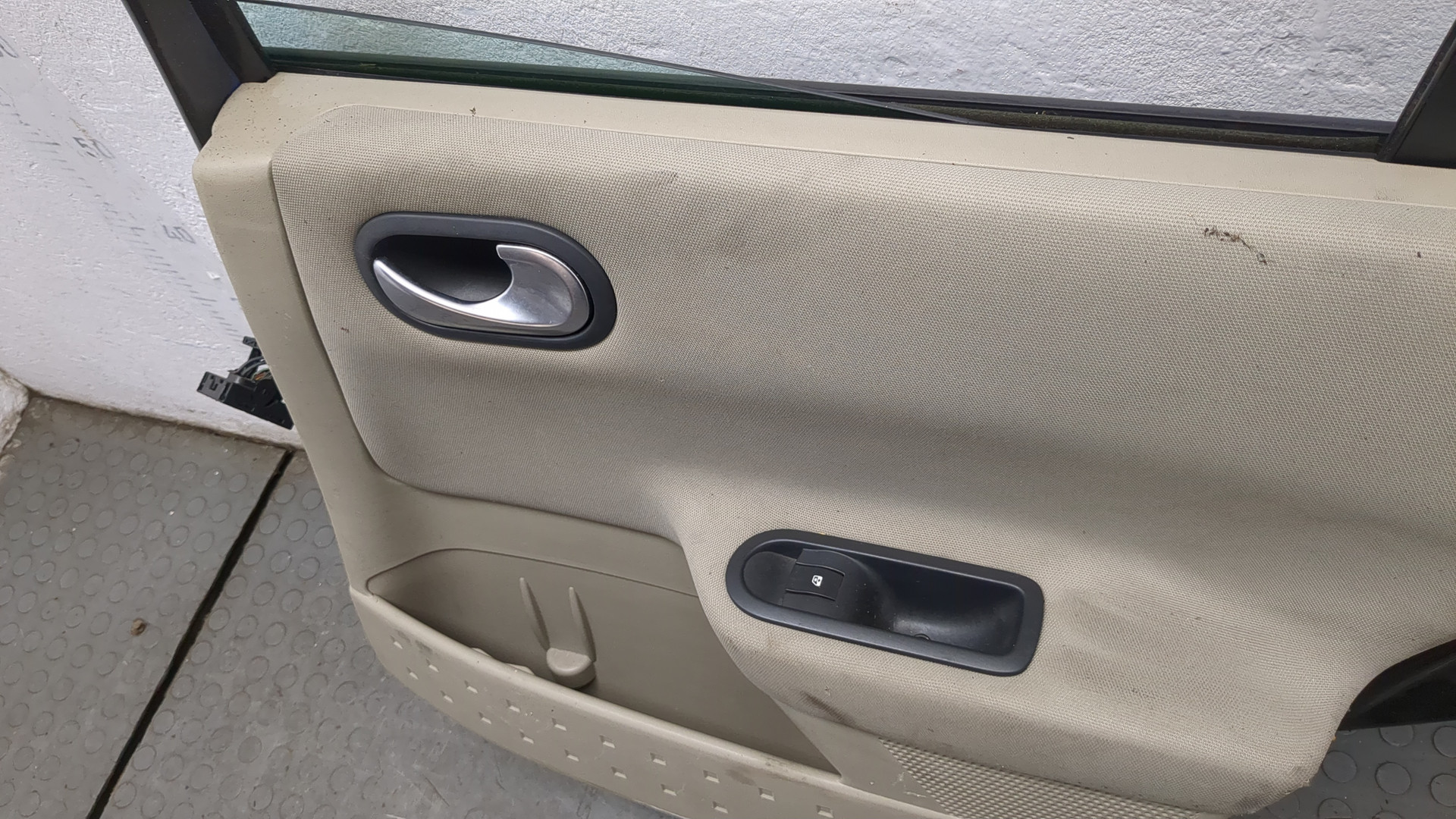 Дверь задняя правая