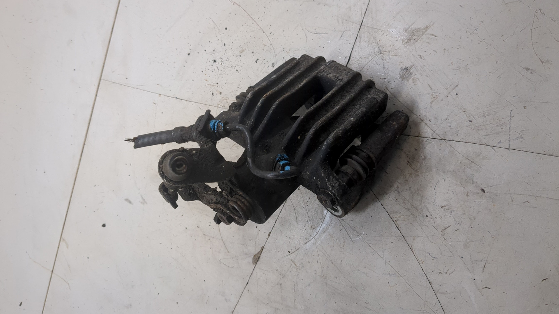 Суппорт задний левый