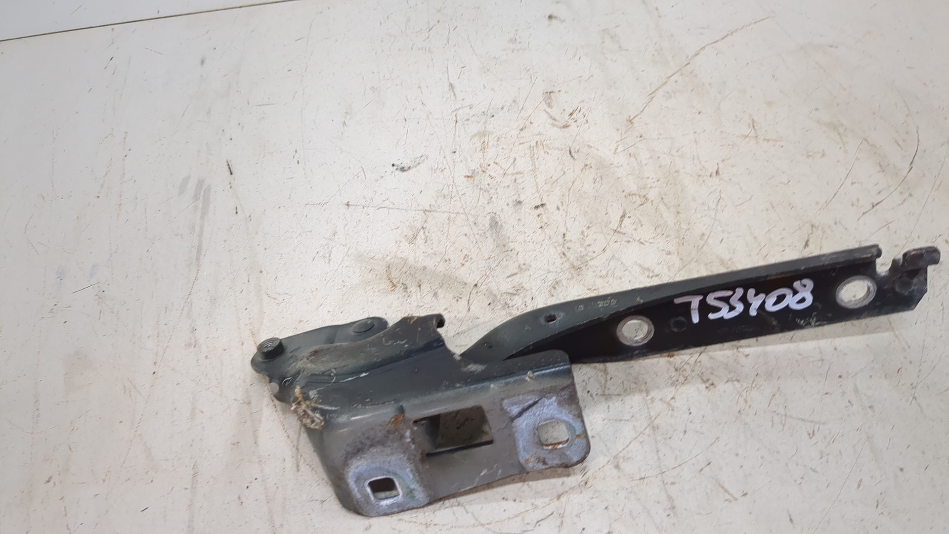 Петля капота правая