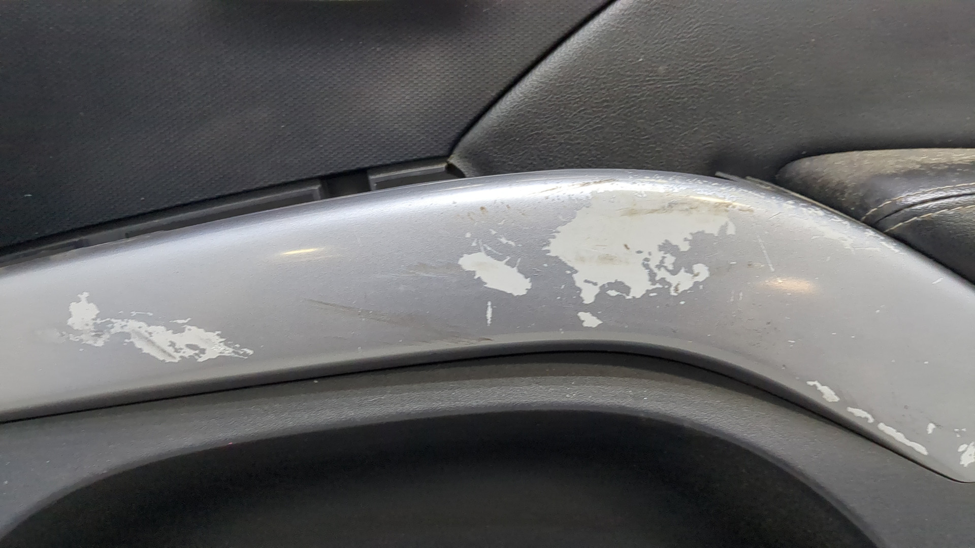 Обшивка двери передней правой