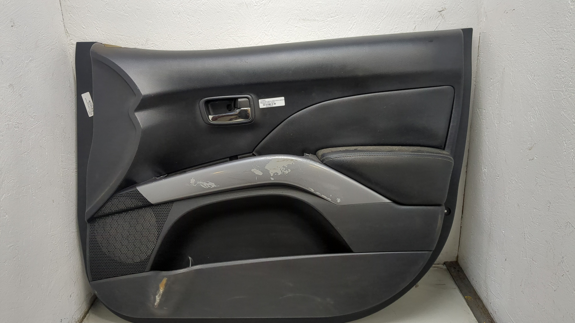 Обшивка двери передней правой