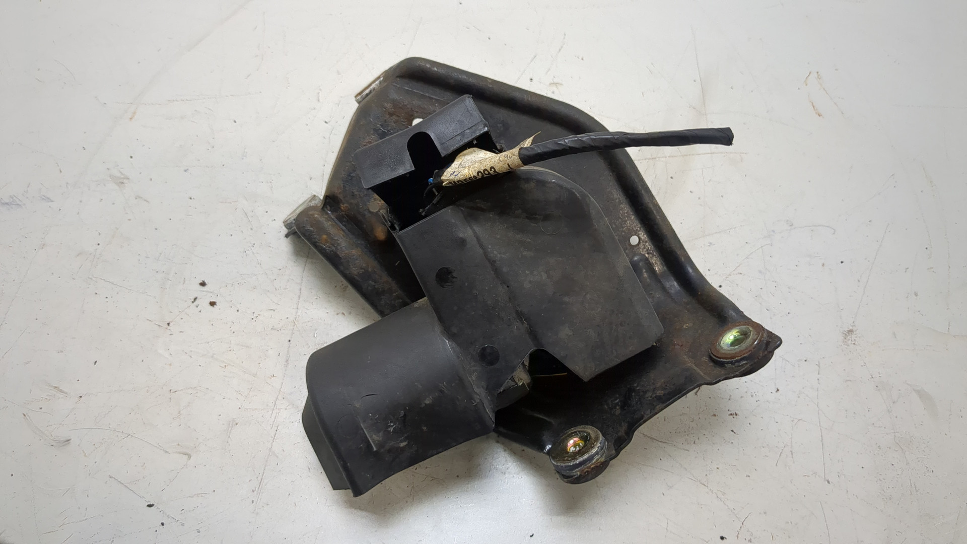 Моторчик стеклоочистителя передний