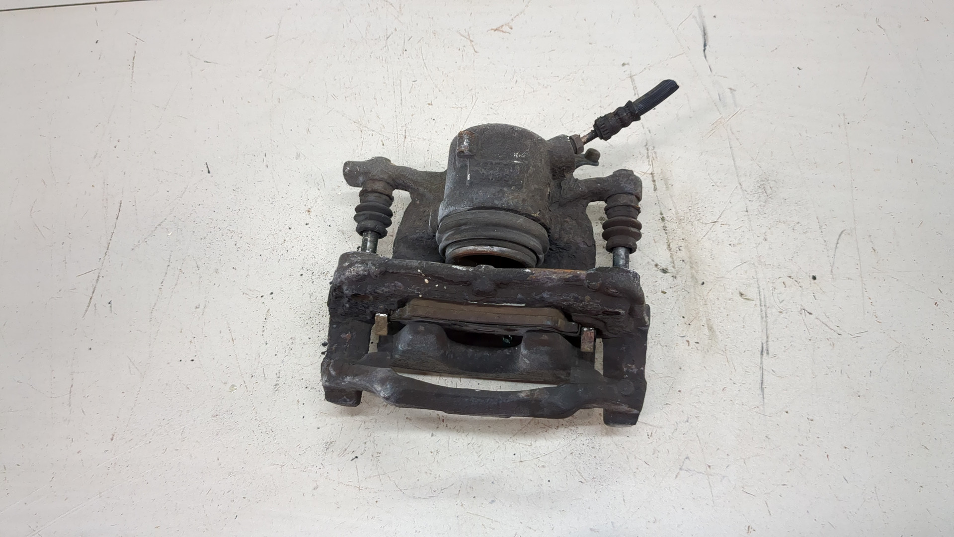 Суппорт передний правый