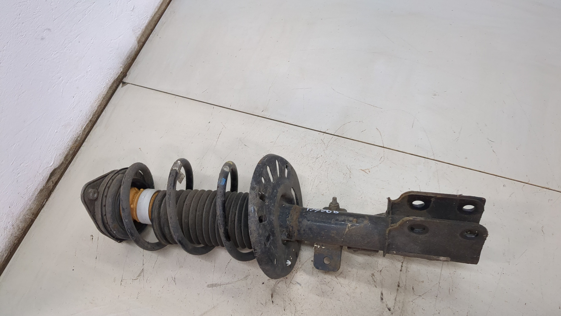 Амортизатор передний