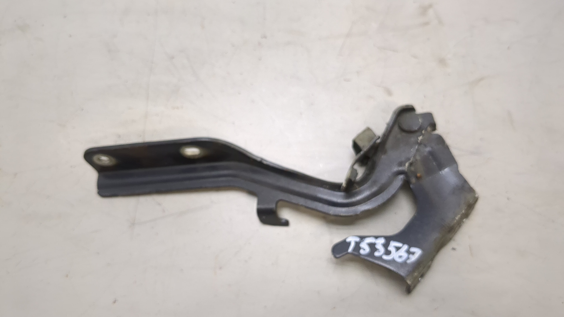 Петля капота правая