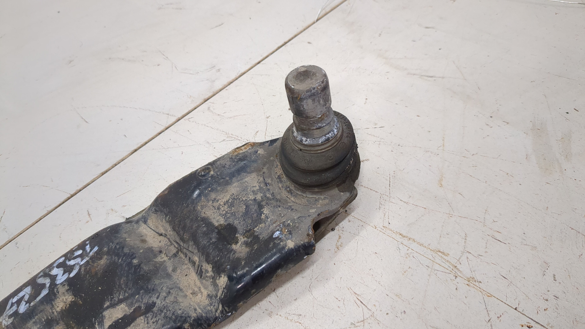 Рычаг передний правый