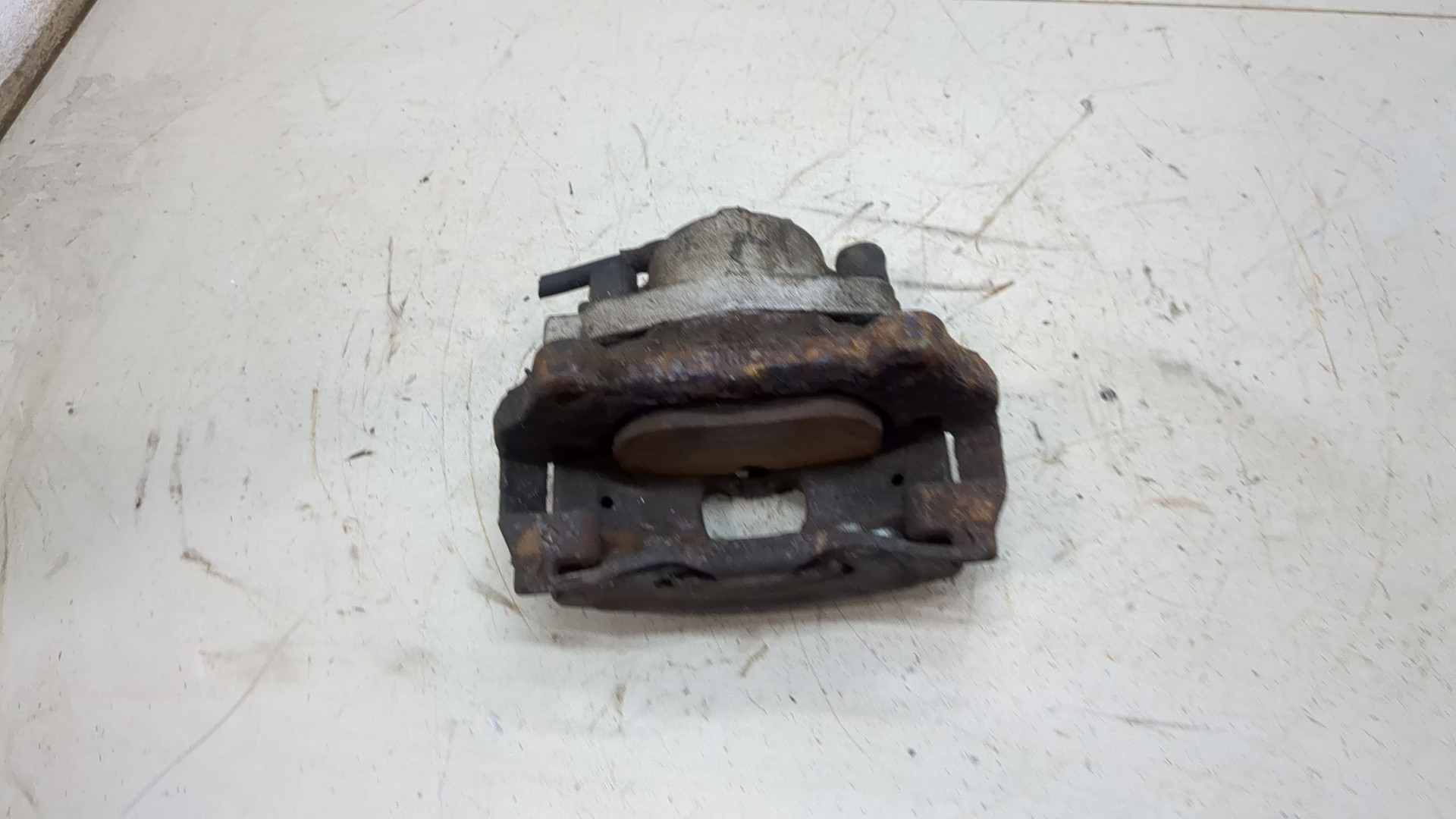 Суппорт передний левый