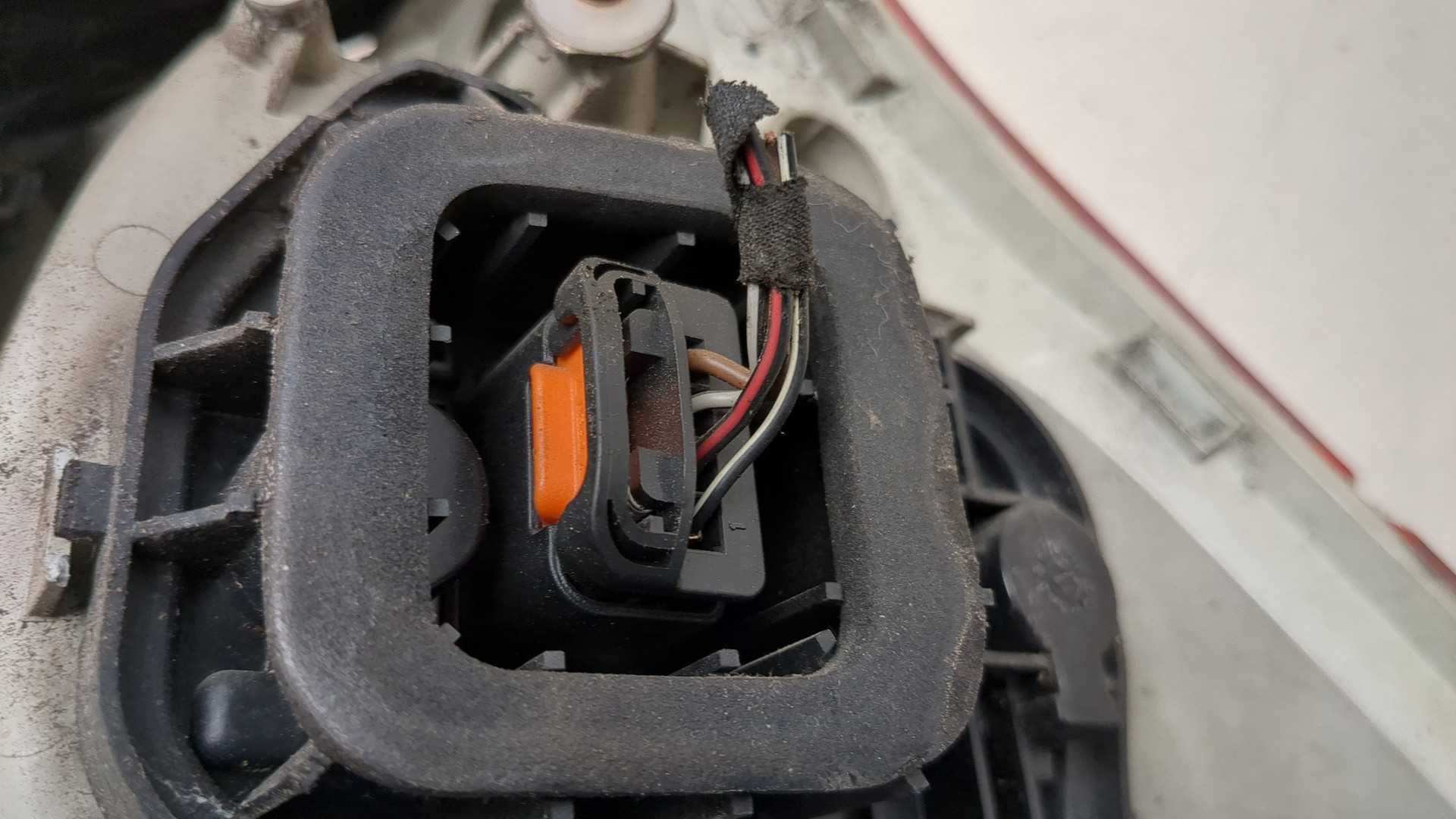 Фонарь задний левый