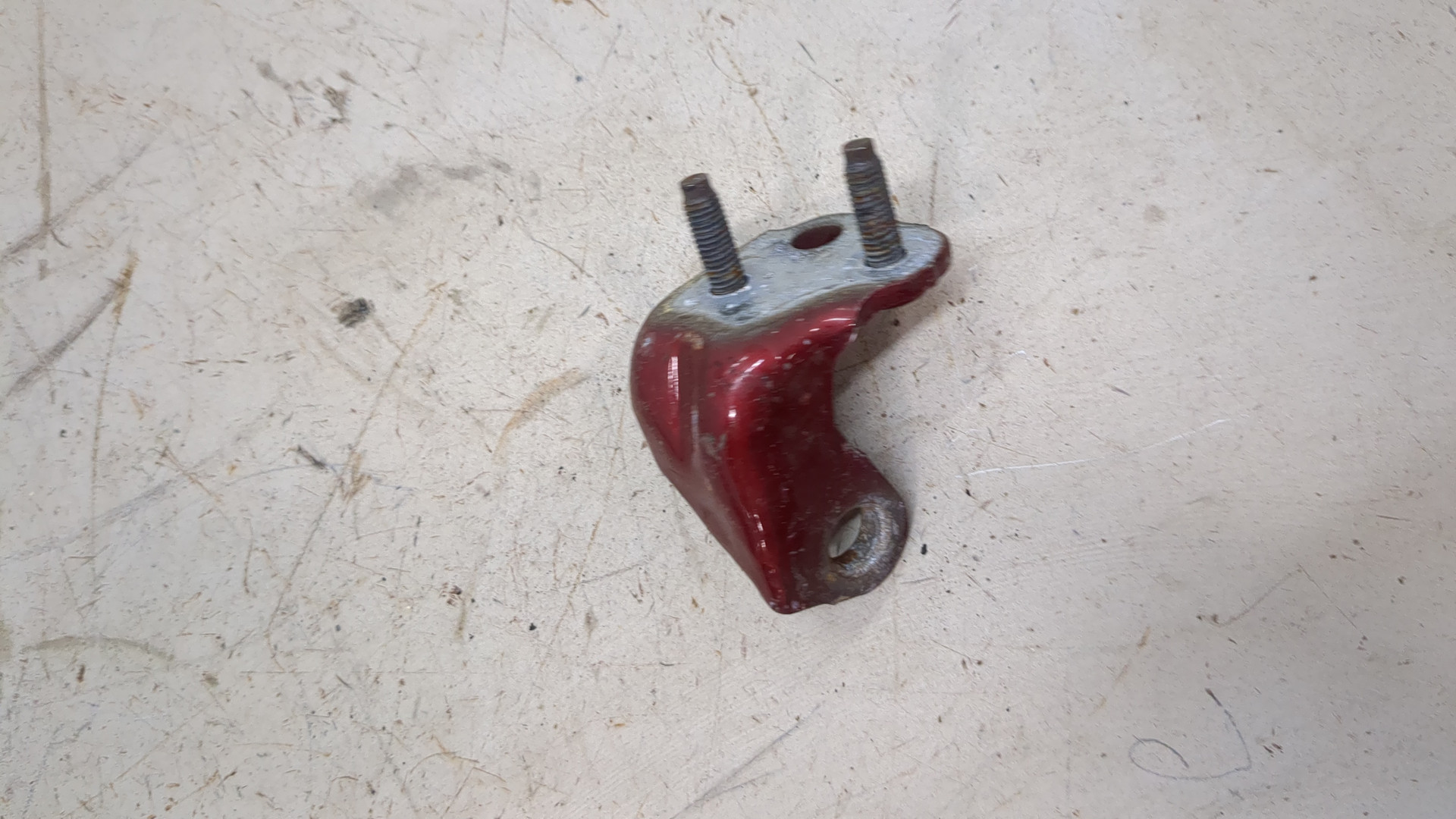 Петля двери