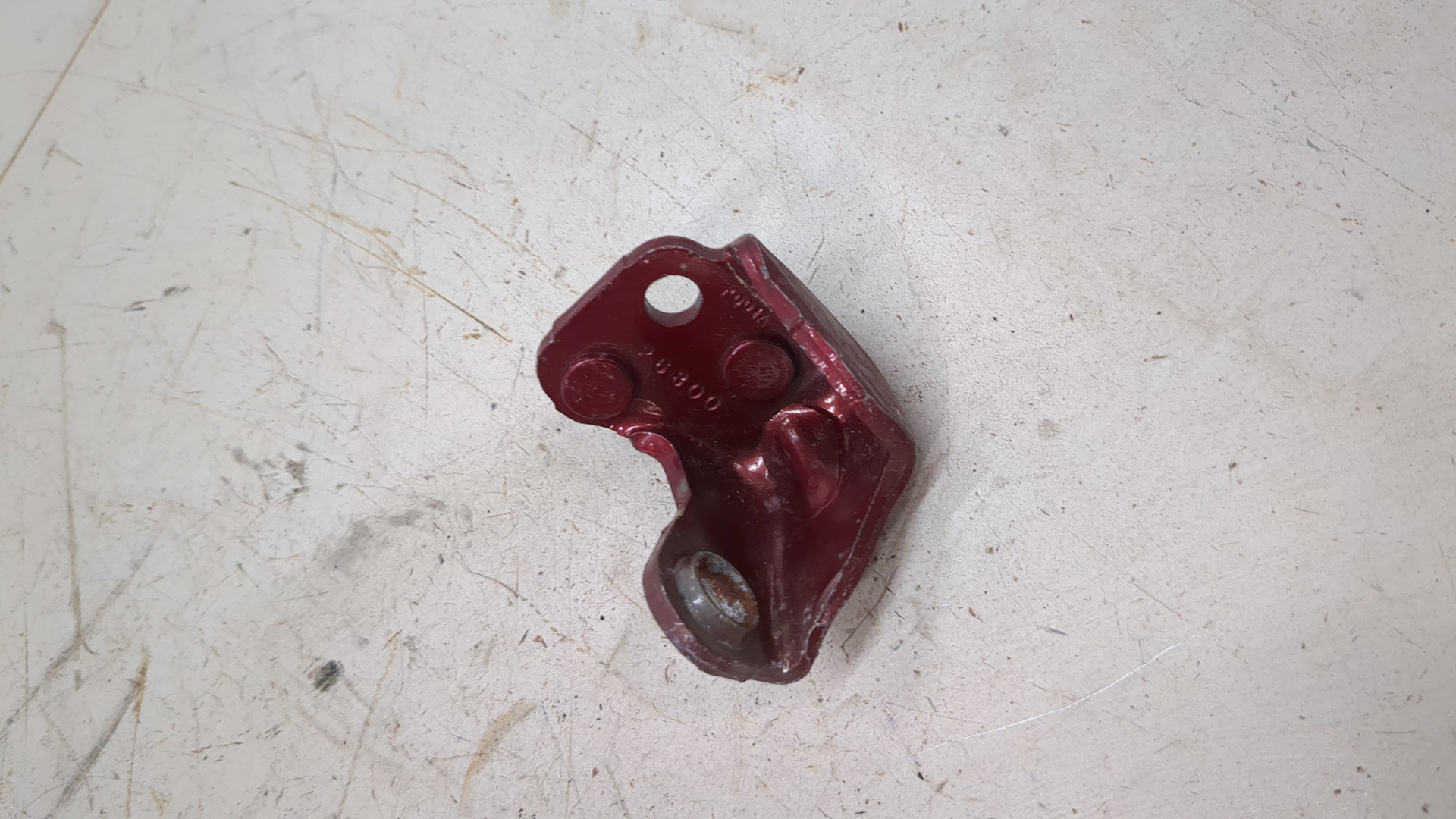 Петля двери