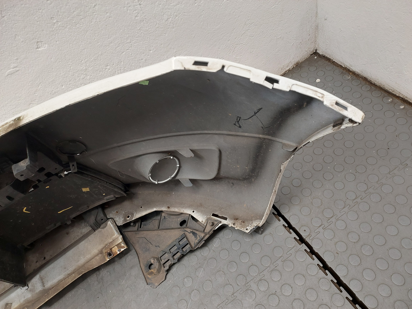 Бампер передний