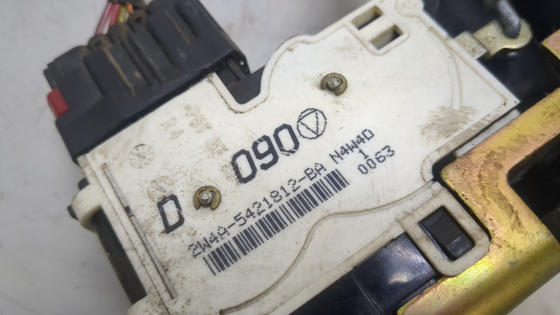 Замок двери передней правой