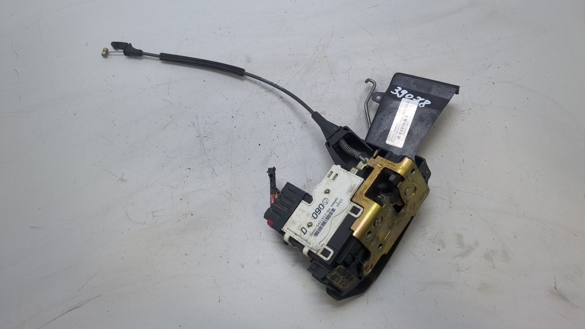 Замок двери передней правой