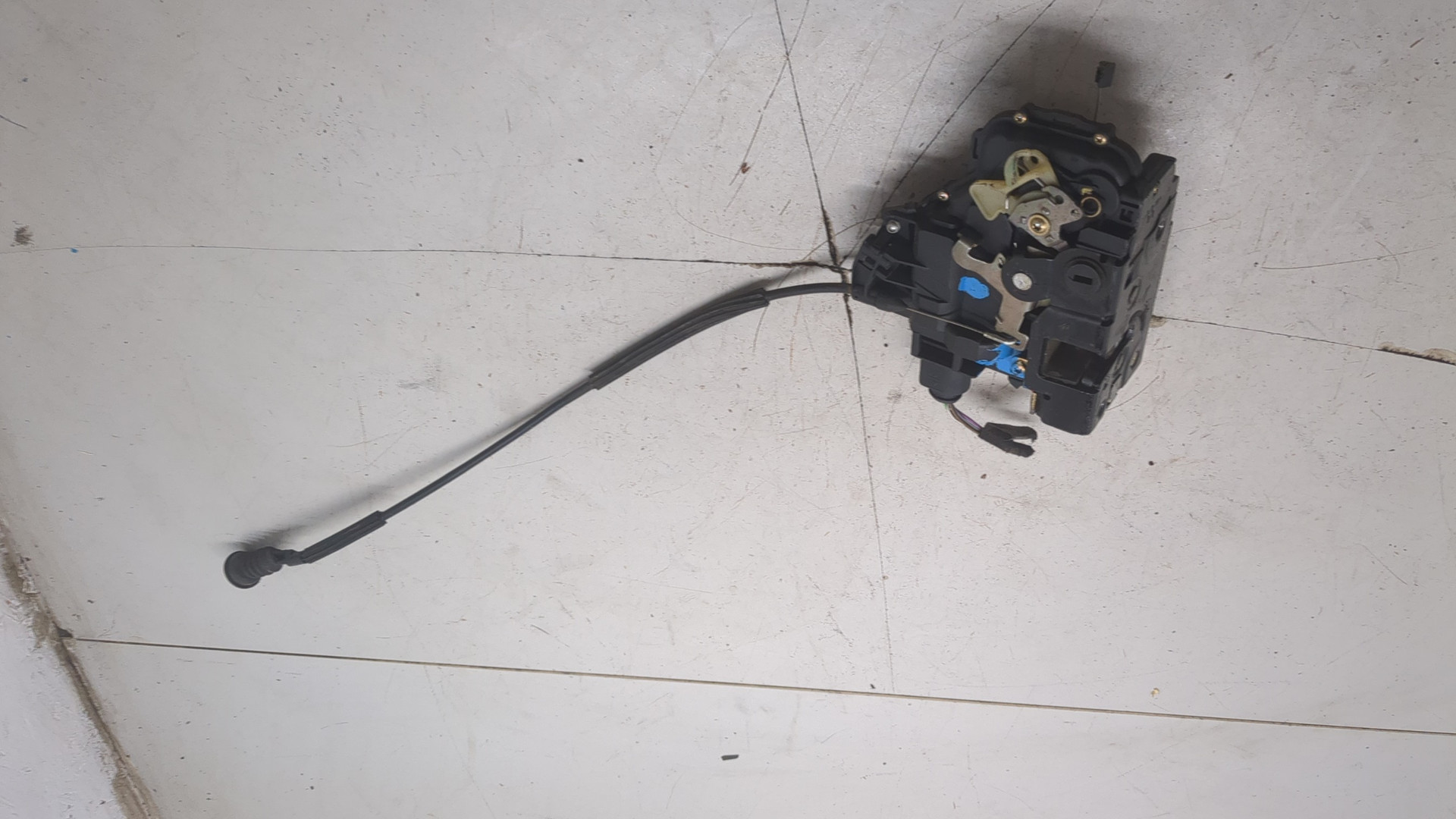 Замок двери задней правой