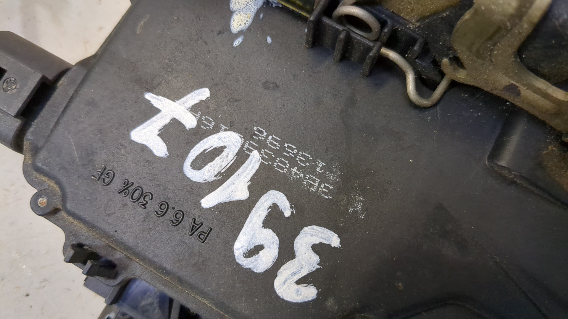 Замок двери задней правой