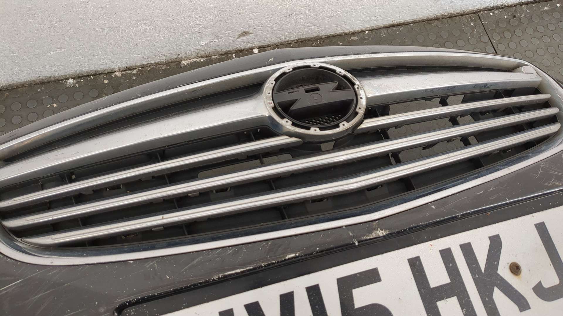 Бампер передний