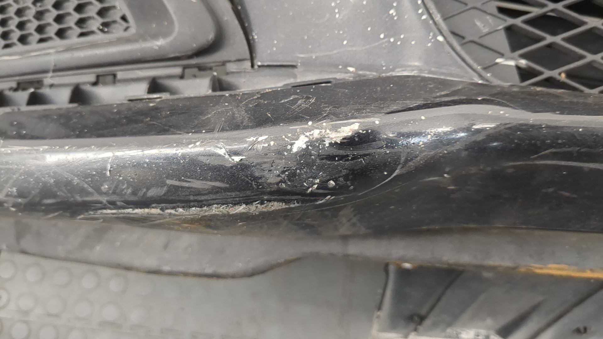 Бампер передний