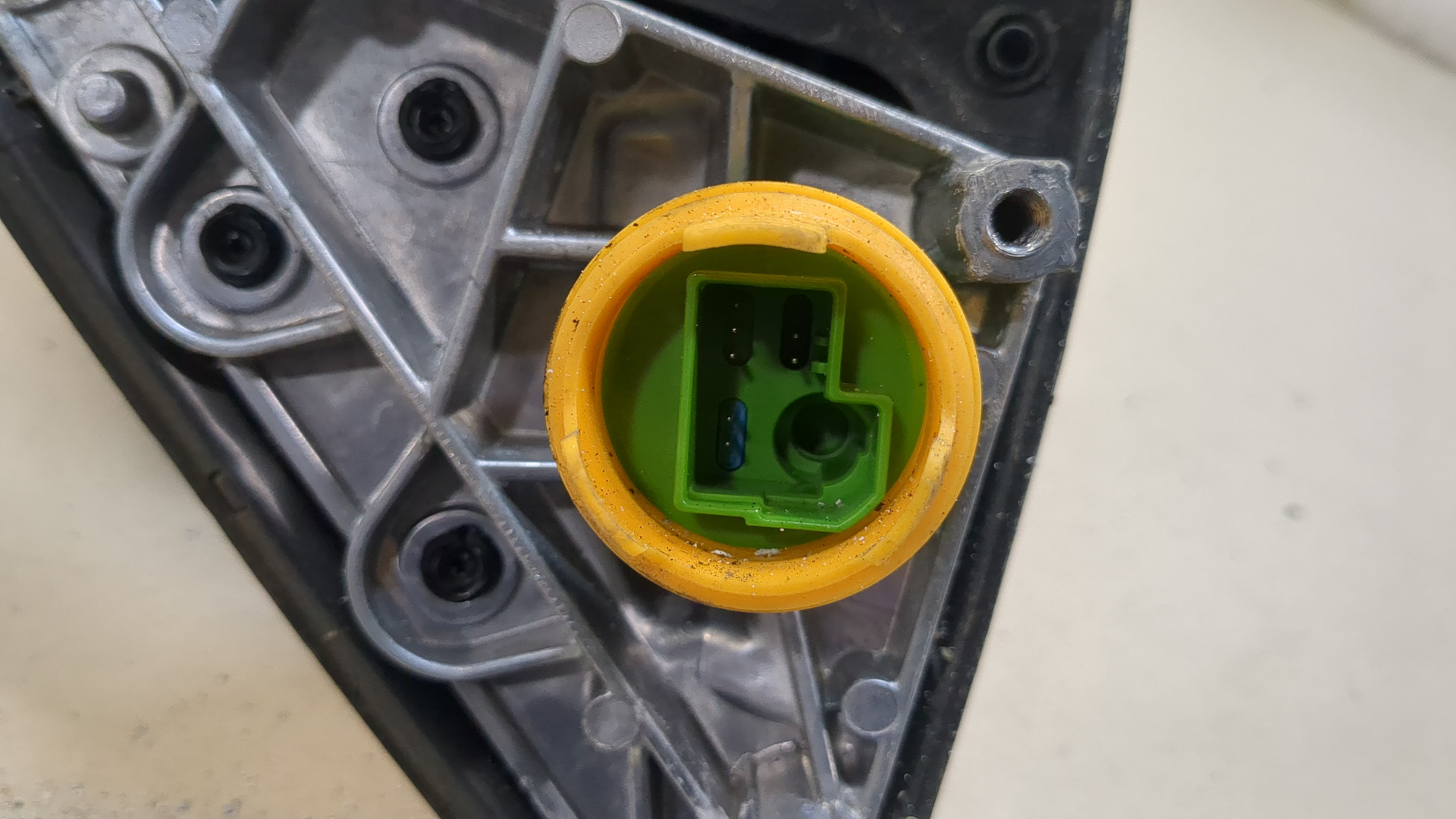 Зеркало правое электрическое