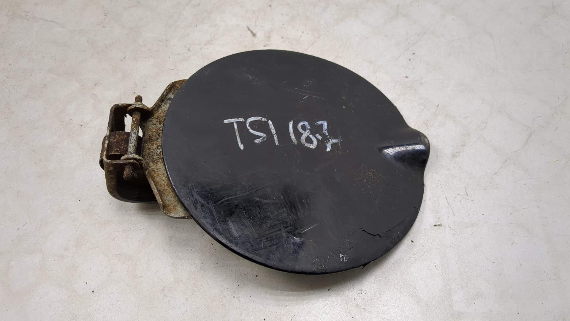 Лючок бензобака