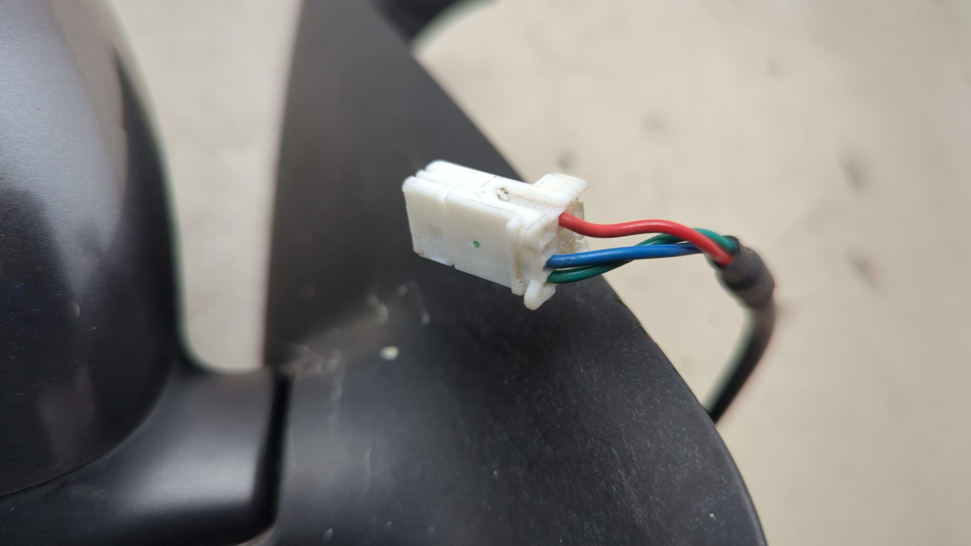 Зеркало правое электрическое