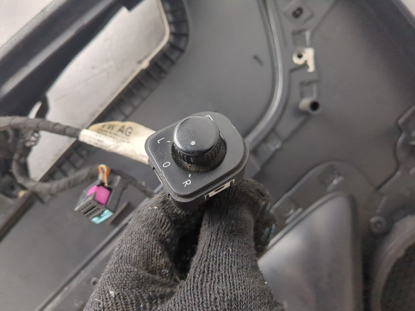 Обшивка двери передней правой