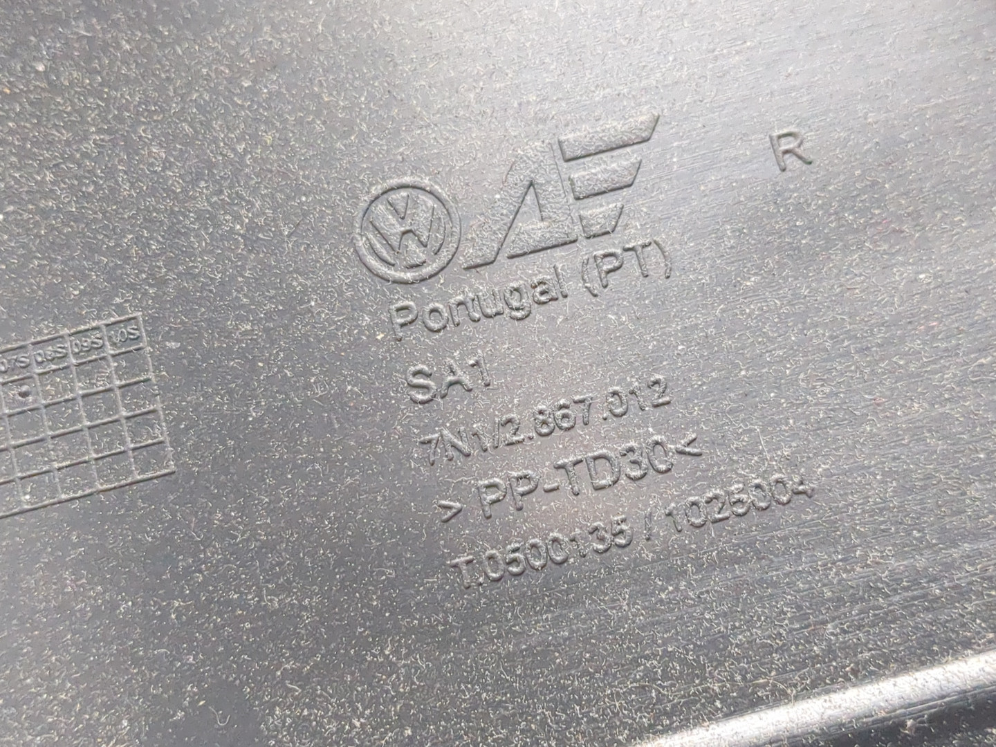 Обшивка двери передней правой