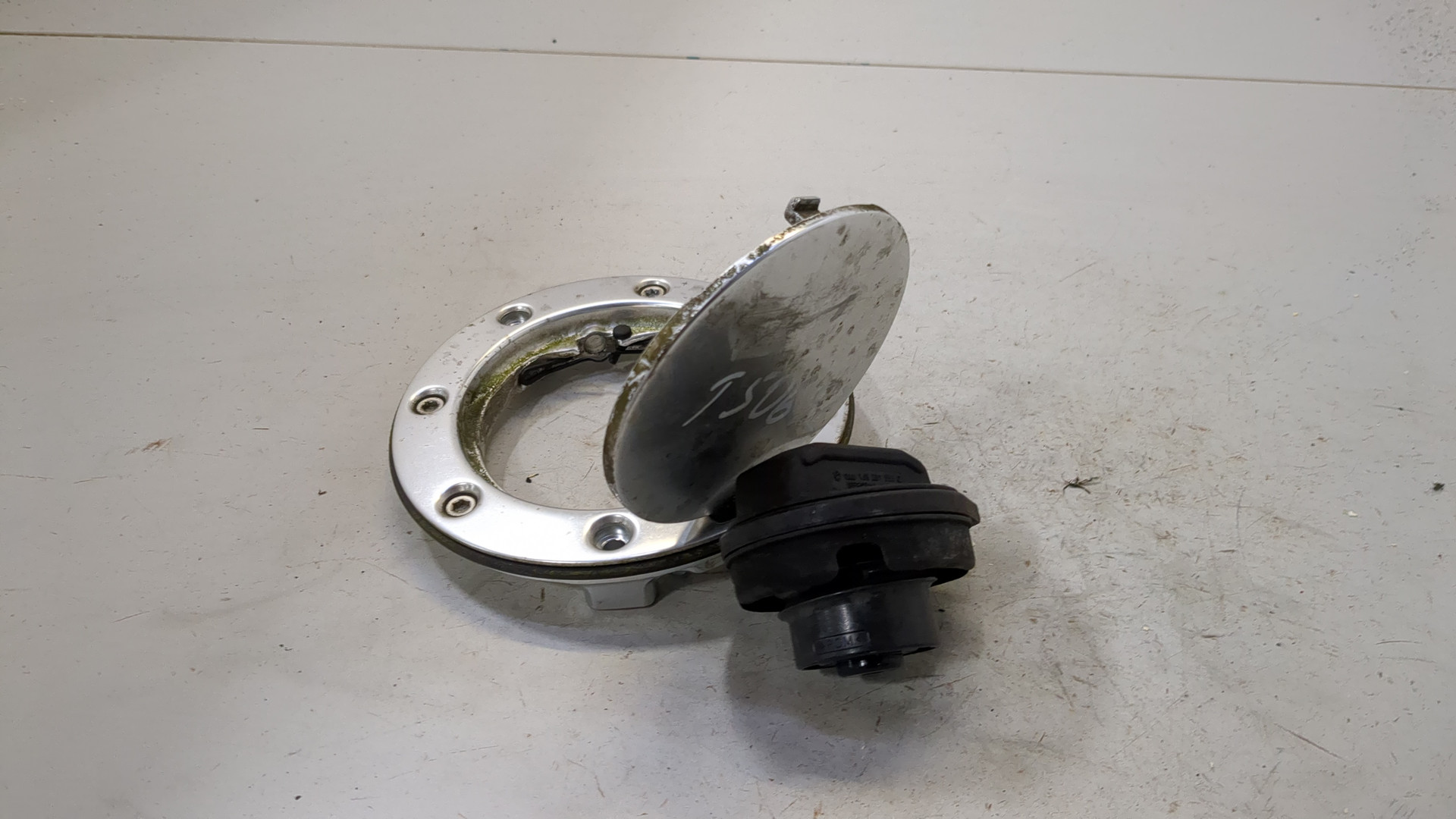 Лючок бензобака