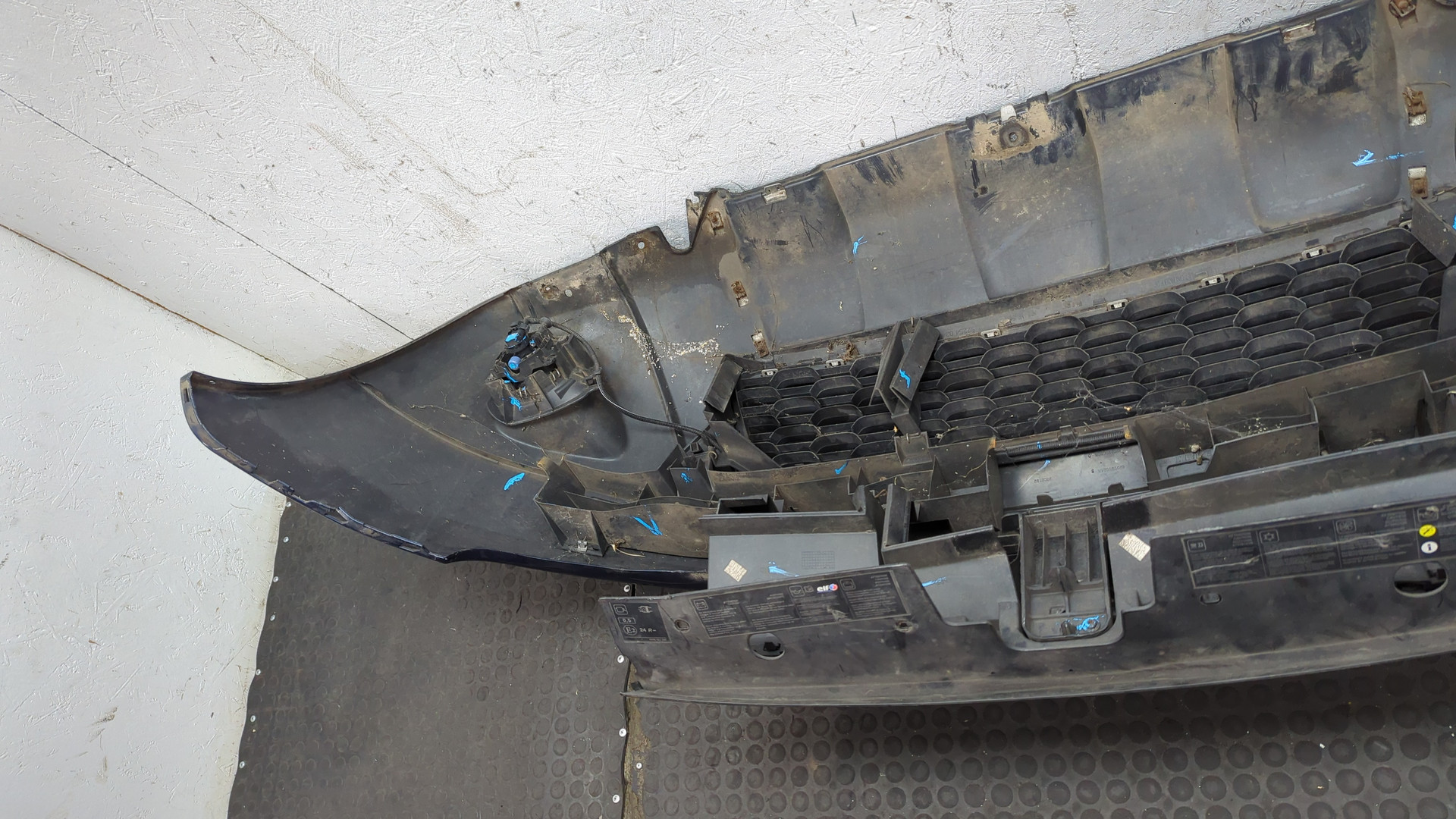 Бампер передний