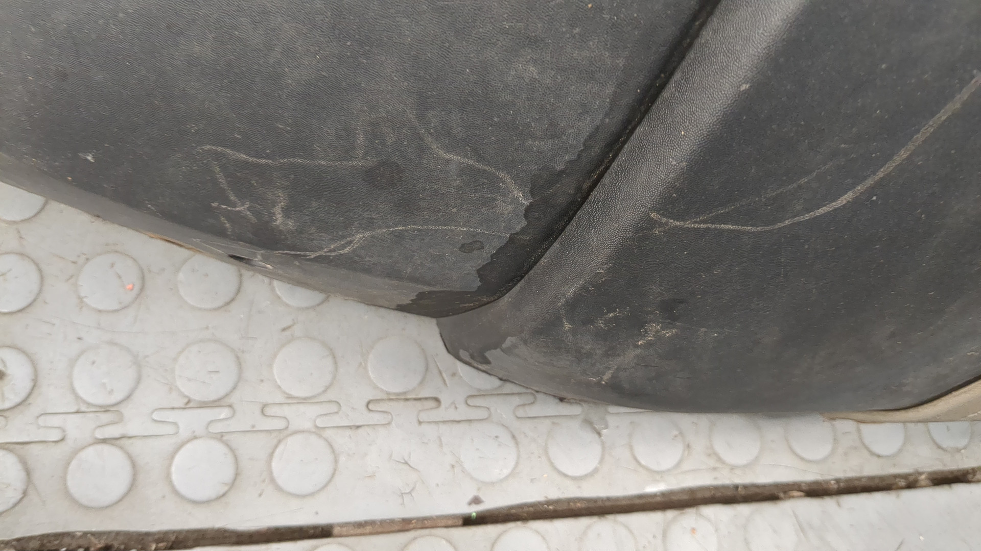 Бампер передний