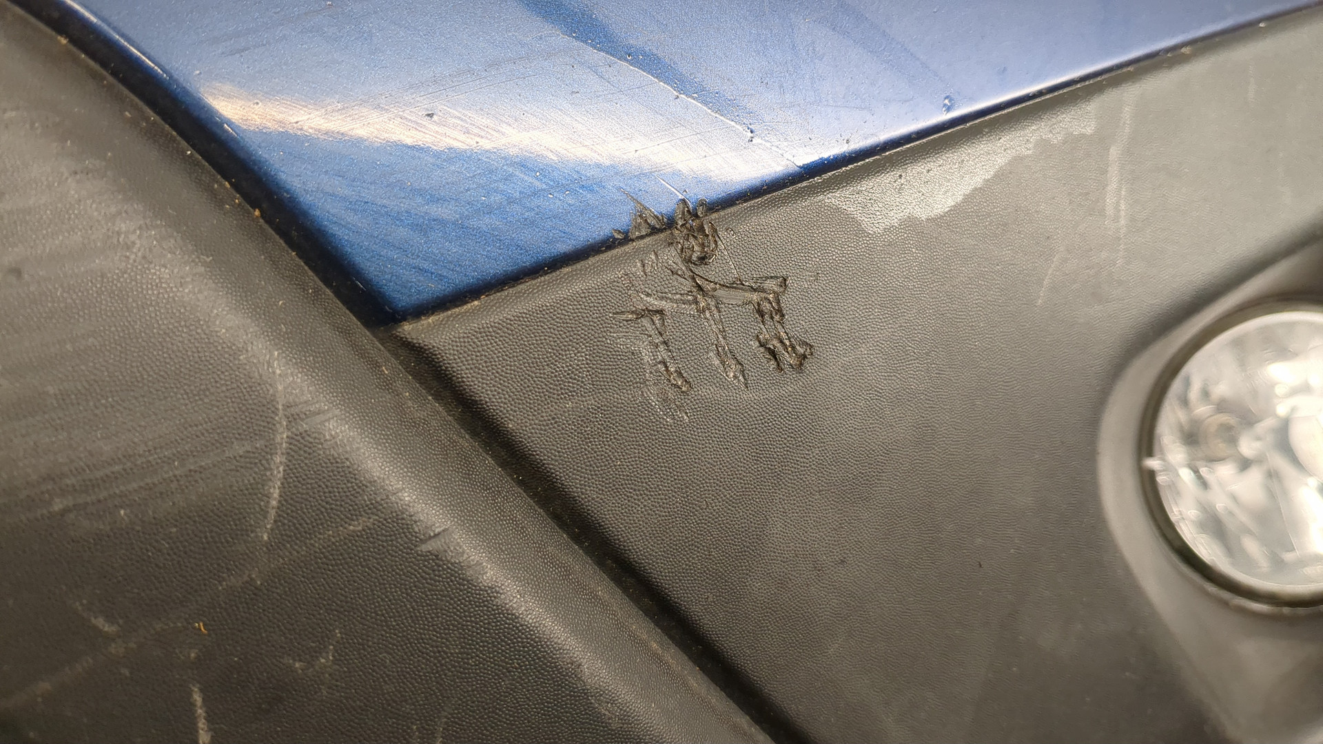 Бампер передний