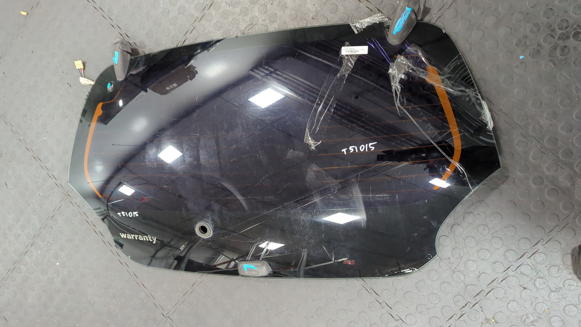 Стекло заднее