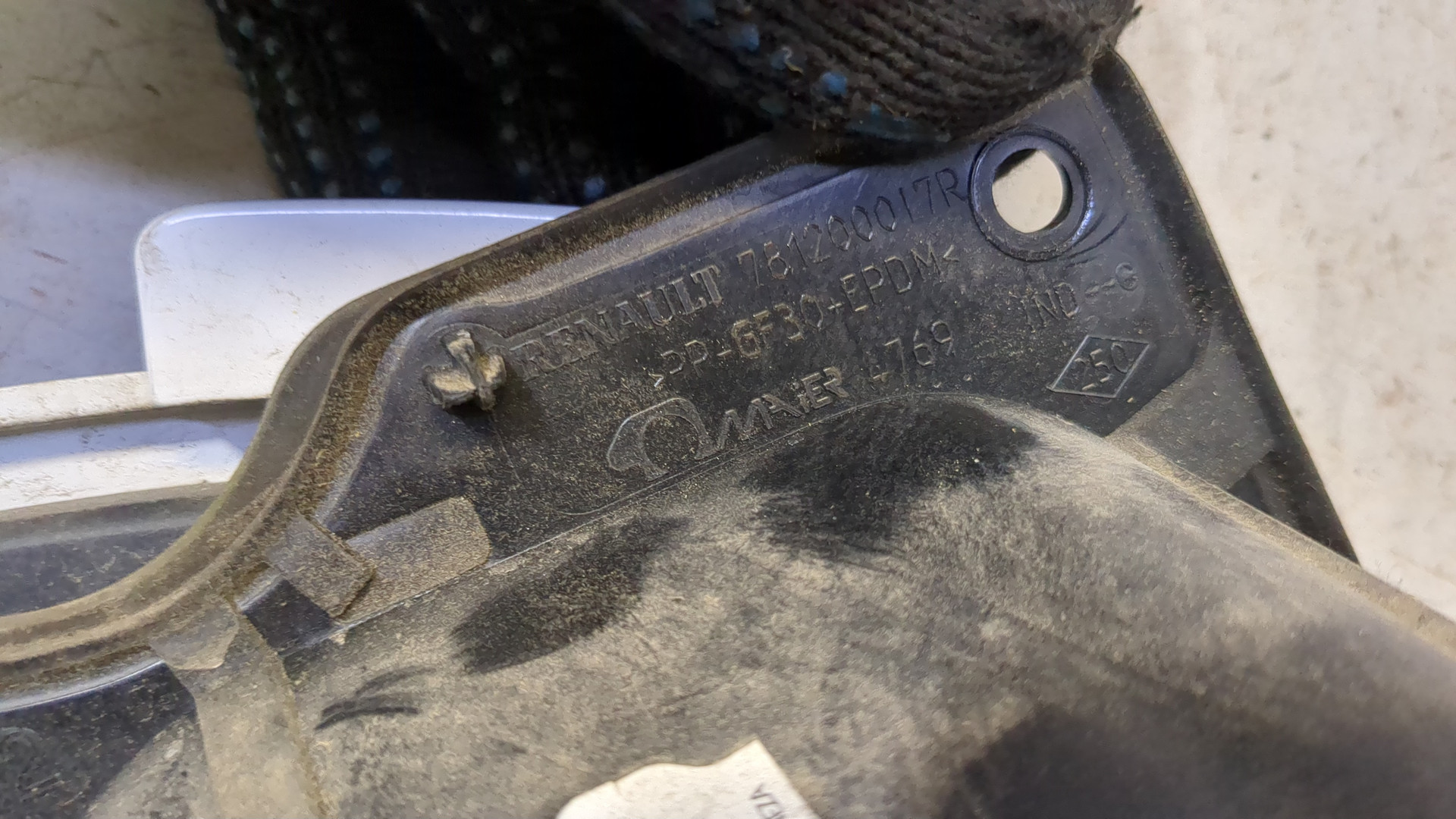 Лючок бензобака