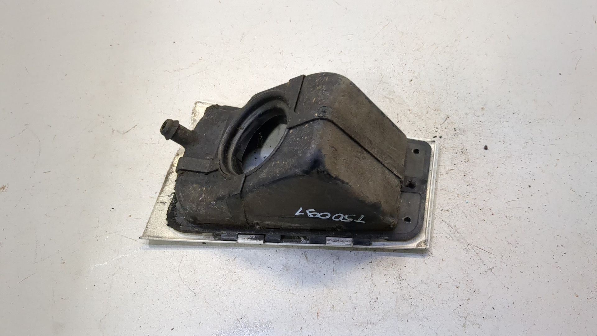 Лючок бензобака