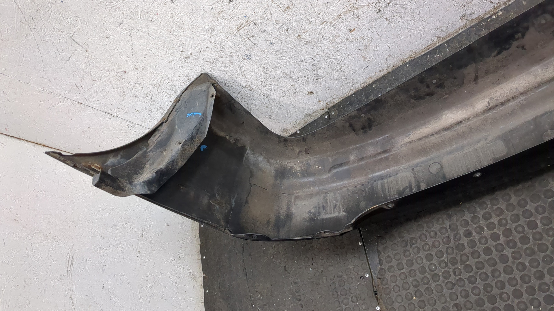 Бампер задний