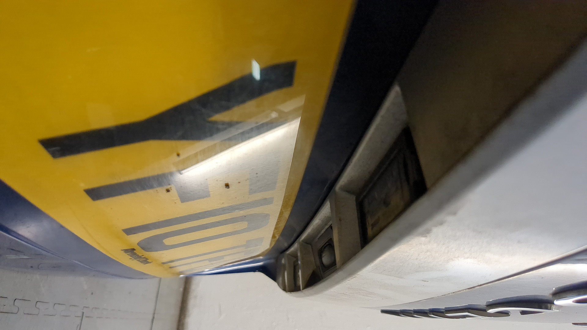 Дверь багажника